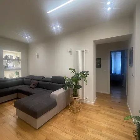 Cozy Flat Near Porta Nuova Station Balcony & Ac