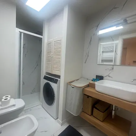 Cozy Flat Near Porta Nuova Station Balcony & Ac Διαμέρισμα *