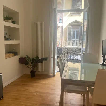 Cozy Flat Near Porta Nuova Station Balcony & Ac Lägenhet *