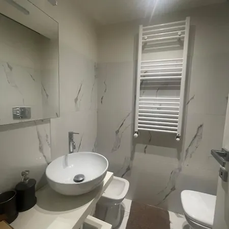 Lägenhet Cozy Flat Near Porta Nuova Station Balcony & Ac *