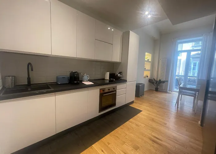 Cozy Flat Near Porta Nuova Station Balcony & Ac شقة